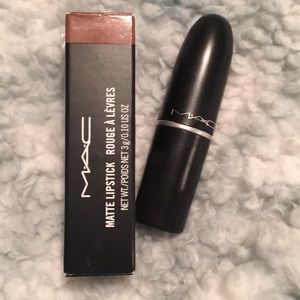 MAC “easy babe”